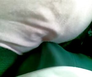 Petite sürtük bir ilişki erotik aldatma porno için bir oyuncak hazırlanıyor