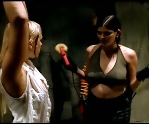 Sıkılmış ve umutsuz erotik ve porno filimler bir annenin güçlü bir erkeğe ihtiyacı var